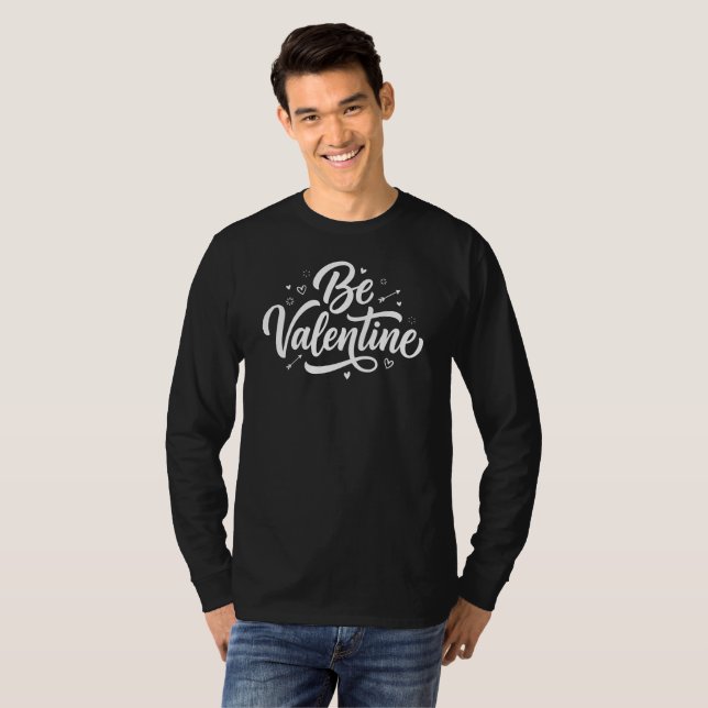 Be Valentine Bold Minimal Typography T-Shirt (Hel framsida)