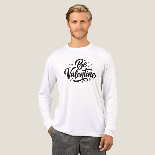 Be Valentine Bold Minimal Typography T-Shirt (Hel framsida)