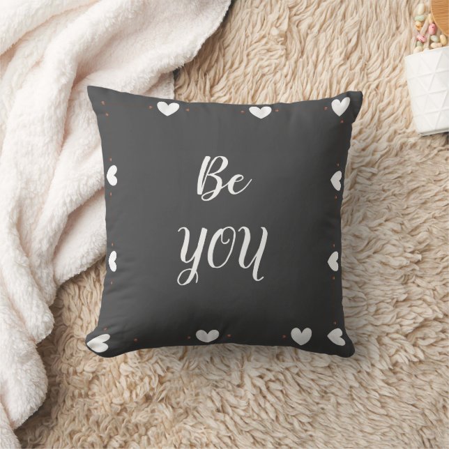 Be You Pillow – Minimal Quote Throw Pillow Kudde (Filt)