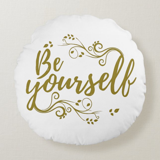 Be Yourself T-shirt Rund Kudde (Framsidan)