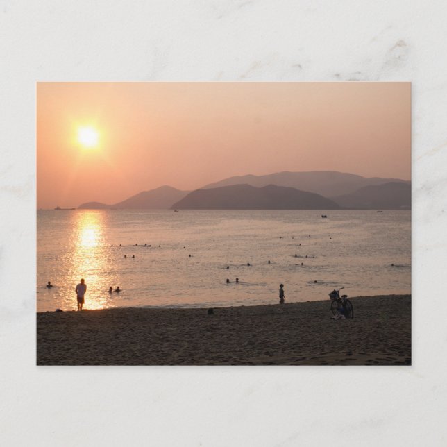 Beach and Sea at Sunrise, Nha Trang, Vietnam Vykort (Framsida)