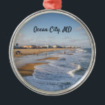 Beach at Ocean City, Maryland Julgransprydnad Metall<br><div class="desc">Tider som rullar på stranden i Ocean City,  Maryland på hösten</div>
