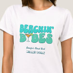 Beach Bachelorette Party Groovy Beachin Babes T Shirt<br><div class="desc">Gör en stänk på din kommande bachelorette-fest med den här bedövande stranden personlig t-shirts. Vare sig du firar en bach resa, en flicksemester eller en helgdag av bästa vänner, är den här anpassningsbar stranden på t-shirts som är perfekten som tillägg till din oförglömliga flykting. Lägg till en personlig beröring till...</div>
