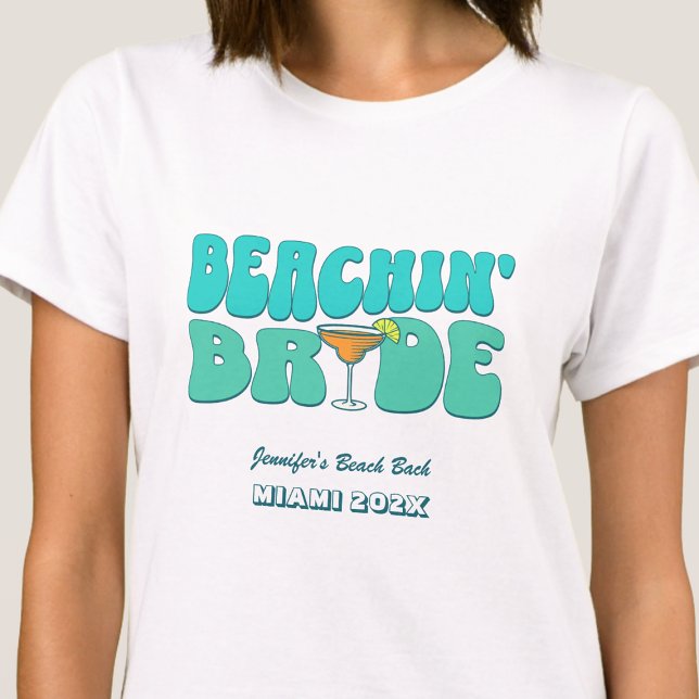 Beach Bachelorette Party Groovy Beachin Bride T Shirt (Skapare uppladdad)