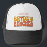 Beach Bachelorette Party Groovy Brides Beacher Keps<br><div class="desc">Gör en stänk på din kommande bachelorette-fest med den här fantastiska stranden personlig. Vare sig du firar en bach resa, en flicksemester eller en helgdag av bästa vänner, är den här anpassningsbarna servitris av bachelorette Party handelsvara perfekten till din oförglömliga flykting. Lägg till en personlig beröring till din bachelorette Party...</div>