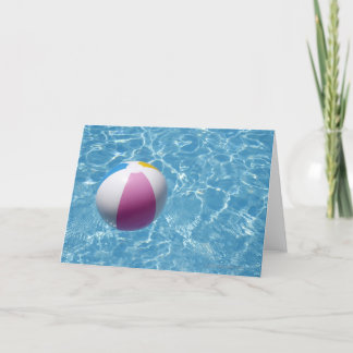 Beach boll vid simning i bassäng kort