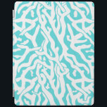 Beach Coral Reef Mönster Nautical White Blue iPad Skydd<br><div class="desc">Detta söt hav/strandinspirerade upprepande nautiska mönster liknar en knivhuggen korallrev i vitt på en bänk - blå bakgrund. Eleganten korallrev mönster framställs med stencil. Färg i blått påminner om ljusa, tydliga tropiska hav. Denna enkla och moderna utformning är perfekt för ett kust-/strandhustema. "Anpassa" om du vill justera bakgrunden till färg...</div>