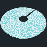 Beach Coral Reef Mönster Nautical White Blue Julgransmatta Borstad Polyester<br><div class="desc">Den här eleganten av havs-/strandinspirerade upprepningen av nautiska mönster liknar en knivhuggen korallrev i vitt på en bänk - blå bakgrund. Söt korallrevet mönster formges med stencil. Färg i blått påminner om ljusa, tydliga tropiska hav. Denna enkla och moderna utformning är perfekt för ett kust-/strandhustema. "Anpassa" om du vill justera...</div>