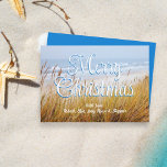 Beach Dunes God jul Flat Cards Julkort<br><div class="desc">Ensidiga platta kort för havsyta God jul. Anpassa ditt val av hälsning över en bakgrundsbild av havets sanddyner med högt,  vevande gräs. Det här unika temat-helgdag för kust har skuggtext som är vit med blått. Namnteckning är i vitt skript nära grund. Kortets baksida är helblått.</div>