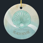 Beach House Clam Snäcka Aqua Blue ID623 Julgransprydnad Keramik<br><div class="desc">Den här keramiska dekorationsdesignen i den mjuka färgerna av hav och sand gör att du enkelt kan lägga till din egen namn och text med hjälp av den angivna mallen. Den enkla bilden av clam snäcka på en störd, vattenfärgad bakgrund markeras med ett vågaccent i aqua och vitt. Sök-ID623 för...</div>