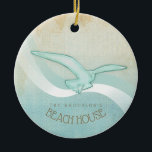 Beach House Fiskmås Aqua Blue ID623 Julgransprydnad Keramik<br><div class="desc">Med den här produkten i det mjuka färgen av hav och sand kan du enkelt lägga till din egen namn och text med hjälp av den angivna mallen. Den enkla fiskmås-bilden på en tryckt, vattenfärgad bakgrund markeras med en vågaccent i aqua och vitt. Om du inte har turen att ha...</div>