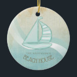 Beach House Nautical Sailboat Aqua Blue ID623 Julgransprydnad Keramik<br><div class="desc">Med den här produkten i det mjuka färgen av hav och sand kan du enkelt lägga till din egen namn och text med hjälp av den angivna mallen. Den enkla segelbåtsbilden med en tryckt, vattenfärgad bakgrund markeras med en vågaccent i akvarium och vitt. Om du inte har turen att ha...</div>