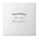 Beach-husen. Anpassningsbarnas datumkoordinater lä Kakelplatta<br><div class="desc">Design</div>