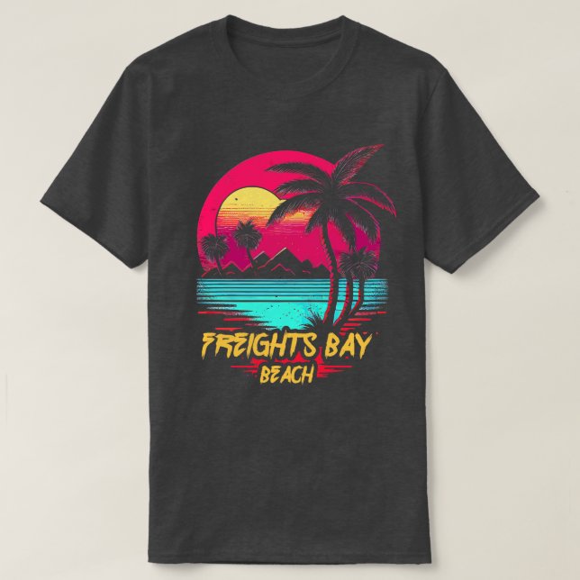Beach i Retrowave Beach Freights Bay Beach T Shirt (Design framsida)