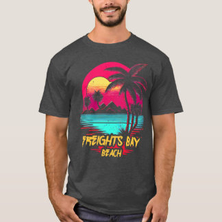 Beach i Retrowave Beach Freights Bay Beach T Shirt