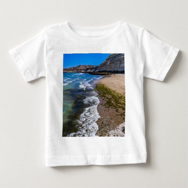 Beach in Puerto Piramides, Argentina T Shirt (Framsida)