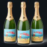 Beach Jul Funny Jultomten Anpassningsbar Party<br><div class="desc">Den söta julen i juli, den glupska vin-anpassningsbarna, gör att perfektens sommar-party-dekorera för en strandbäcke eller bassäng-insamling. Gör det till en roligt nordpolare, så att extravaganza med Jultomten i hans simbassänger bredvid ett rödvitt strandparaply och -gåvor. Jag har aldrig sett mr Klaus i en badande kostym förut! Grönten knyter samman...</div>