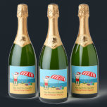 Beach Jul Funny Jultomten Anpassningsbar Party<br><div class="desc">Den söta julen i juli, den glupska vin-anpassningsbarna, gör att perfektens sommar-party-dekorera för en strandbäcke eller bassäng-insamling. Gör det till en roligt nordpolare, så att extravaganza med Jultomten i hans simbassänger bredvid ett rödvitt strandparaply och -gåvor. Jag har aldrig sett mr Klaus i en badande kostym förut! Grönten knyter samman...</div>