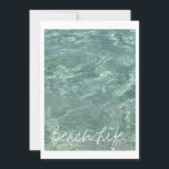 Beach Life citerar Vågar Ocean Clear Teal Vatten Julkort<br><div class="desc">Utskrivet med en vacker bild av det fria havet vatten på stranden med textmall för anpassningsbar som du kan redigera!</div>