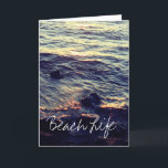 Beach Life citerar Vinkara Ocean Sunset Vatten Sce Helgkort<br><div class="desc">Tryckt med vackra och sereniska scenen av vackert vågar på stranden!</div>