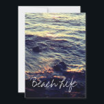 Beach Life citerar Vinkara Ocean Sunset Vatten Sce Julkort<br><div class="desc">Tryckt med vackra och sereniska scenen av vackert vågar på stranden!</div>