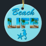Beach Life Ord Art med Sand och Handflatan Träd Julgransprydnad Keramik<br><div class="desc">Ornament med texten "Beach Life" som är förskönad med en bild av en sandstrand och handflatan träd,  och en sjöfågel och svält</div>