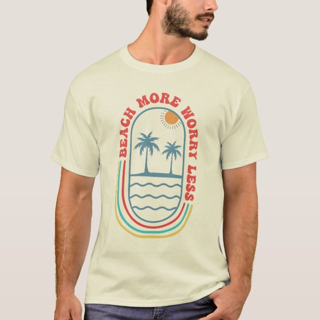 "Beach more Worry Lless", sommarplatsens design T Shirt (Framsida)
