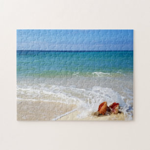 Beach Ocean Wave över Conch Seashells Pussel