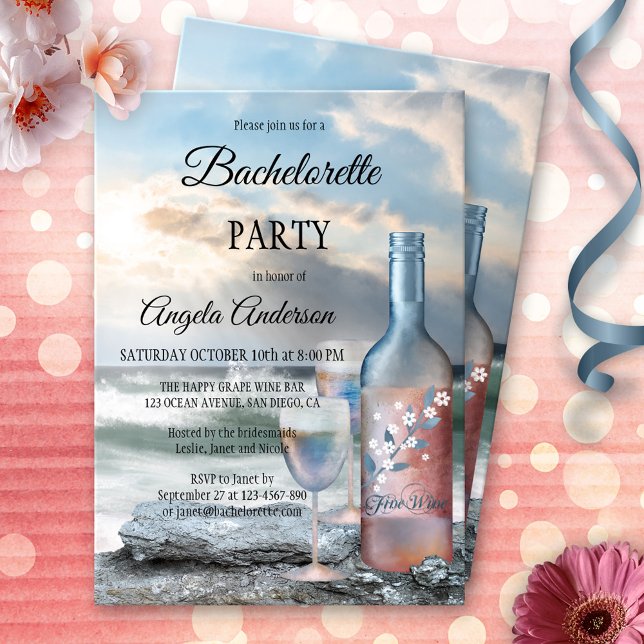 Beach och Vin Bachelorette Party bjudande in Inbjudningar (Bachelorette party invitation showing a painting of a wine bottle and two glasses at the beach)