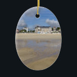 Beach of Saint-Cast-le-Guildo in Frankrike Julgransprydnad Keramik<br><div class="desc">Persika under grumlig himlar i Saint-Cast-le-Guildo,  en kommun i departementet Côtes-d'Armor i Bretagne i nordvästra Frankrike</div>