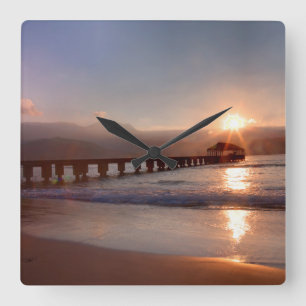 Beach pier vid solnedgång, Hawaii Fyrkantig Klocka