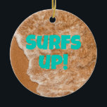 Beach-roligt, vågar, hav, utomhus äventyr julgransprydnad keramik<br><div class="desc">Upplev hur sand och surfa kan skötas på ett lugnt sätt. Det här konstverket fångar vädrets innersta väder. Förbered de lugnande viberna från havsviken och ge världen en liten bit kustblåsor. Artwork är anpassade! Anpassa det med ditt eget ordspråk!</div>