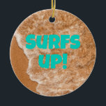 Beach-roligt, vågar, hav, utomhus äventyr julgransprydnad keramik<br><div class="desc">Upplev hur sand och surfa kan skötas på ett lugnt sätt. Det här konstverket fångar vädrets innersta väder. Förbered de lugnande viberna från havsviken och ge världen en liten bit kustblåsor. Artwork är anpassade! Anpassa det med ditt eget ordspråk!</div>