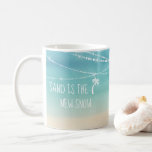 Beach Sand är New Snö Florida Winter Kaffemugg<br><div class="desc">Nautical Boutique Co.'s roligt warme helgdag design mugg, med ursprung i Florida (naturligtvis!) har en söt ikon i handflatan träd, vit kritformaterad typografi och känslan "Sand är New Snö". Den är på ett vackert akvathav och en sandstrand med twinkling ljus. Det är perfekten som avslutar beröring till din första jul...</div>