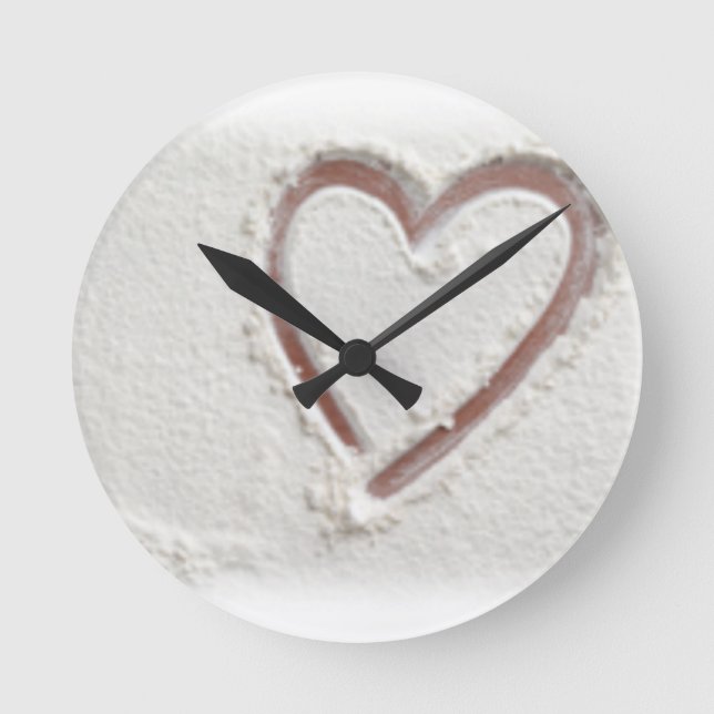 Beach Sand Heart Valentine Rund Klocka (Framsida)