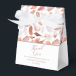Beach Seashells Watercolor Coastal Chic Bröllop Presentaskar<br><div class="desc">Beach Seashells Watercolor Coastal Chic Wedding Favor Boxes har en söt årskurs mönster på vit bakgrund med texten "Tack" i modernt skript och personlig med namn och datum. På motsatt sida finns din hashtagg för social-media. Perfekt för bröllop och händelser vid kusten och sommaren. Anpassa genom att redigera texten i...</div>