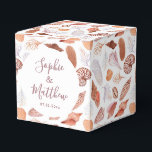 Beach Seashells Watercolor Coastal Chic Bröllop Presentaskar<br><div class="desc">Beach Seashells Watercolor Coastal Chic Bröllop PFavor Boxes har en söt säsongsskal mönster på vit bakgrund med personlig namn och datum på sidan. Perfekt för bröllop vid kusten och sommaren. Anpassa genom att redigera texten i textrutorna. Designad av Evco Studio. Visa samordningsobjekt på www.zazzle.com/store/evcostudio</div>