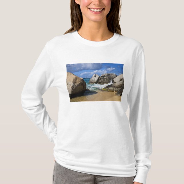 Beach side at Virgin Gorda, British Virgin T Shirt (Framsida)