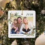 Beach Starfish Family Photo jul White Julgransprydnad Keramik<br><div class="desc">Den här stranden inspirerade till julprydnad med klassisk vit bakgrund och gör en underbar årlig helgdag, lätt anpassad för en unik gåva med foto- och textmallarna. Helgdag vattenfärgsspikar av holly, gräs och stjärnfisk i två hörn ram fotot på båda sidor. Kontakta mig genom Zazzle- Chattan om du behöver matchande produkter,...</div>