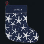 Beach Starfish Navy Blue Coastal Stor Julstrumpa<br><div class="desc">En vacker marin blå och vit stjärtfenad julstrumpa,  med redigerbar text överst för att lägga till ett namn eller meddelande</div>