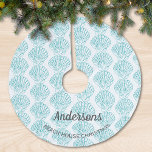 Beach Themme Snäcka Family Namn Beach House Teal Julgransmatta Borstad Polyester<br><div class="desc">Lägg till träd-kjolten i snyggten till din helgdag-dekanter. Med en hel snäcka mönster i turkos på vit bakgrund är det perfekt för dina semesterfester på stranden. Anpassa den genom att ändra namn till ditt eget och även det andra ord om du vill.</div>