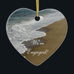 Beach vi är engagerade julgransprydnad keramik<br><div class="desc">Anpassa den naturliga Beach Vi är engagerad i Hjärtformade Ornament med den personliga namnen av bruden och brudgummen för att vara och förlovning datum för att skapa en söt ett meddelande om förlovning eller en personlig keepsakgåva. Denna anpassningsbar är ett naturfotografi av det vita havsskummet från havets vinkara som kraschar...</div>