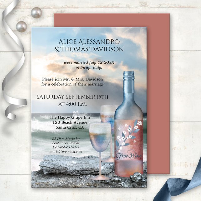 Beach Vin Post eller Efter bröllopsinbjudan Inbjudningar (Wedding reception invitation featuring a painting of a wine bottle with two glasses at the beach)