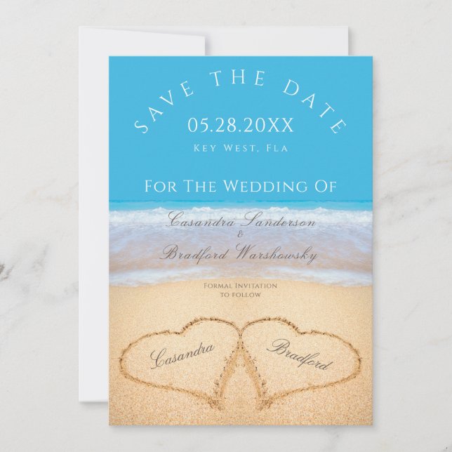 Beach Wedding 2 Hearts i Sand bröllop Inbjudningar (Framsida)