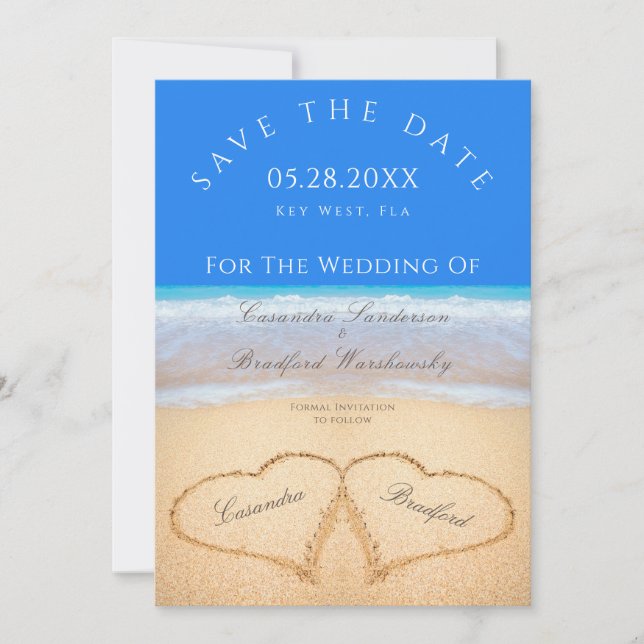 Beach Wedding 2 Hearts i Sand bröllop Inbjudningar (Framsida)
