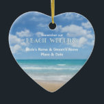 Beach Wedding (anpassadet) Julgransprydnad Keramik<br><div class="desc">Klicka på "Anpassa" för att infoga namn,  ställe och datumet för bröllop.</div>