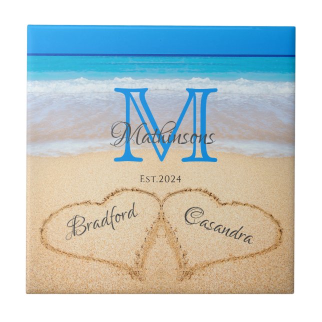 Beach Wedding Hearts in Sand Family Monogram Kakelplatta (Framsidan)
