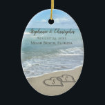Beach Wedding Hearts in the Sand Elegant Julgransprydnad Keramik<br><div class="desc">Två sammanlänkande badhjärtan i stranden som dras i sanden gör ett elegant tropiskt havskusttema bröllop,  matchande artiklar. Söt turkos vatten vågar som kraschar på stranden och blå himmel.</div>