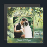 Beach Wedding Photo Tack Magnetic Card<br><div class="desc">Beach bröllopsfoto-Tack-kort med ditt favoritfoto av bröllop som är framtaget av en mousserande ljus och strandscen i grönten med ljusblå och guld. En underbar bröllopsförmån om du firade på stranden eller efter ett målbröllop.</div>