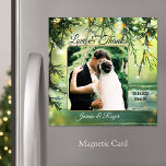 Beach Wedding Photo Tack Magnetic Card<br><div class="desc">Beach bröllopsfoto-Tack-kort med ditt favoritfoto av bröllop som är framtaget av en mousserande ljus och strandscen i grönten med ljusblå och guld. En underbar bröllopsförmån om du firade på stranden eller efter ett målbröllop.</div>